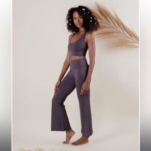 Indigo Luna Agni flares in charcoal